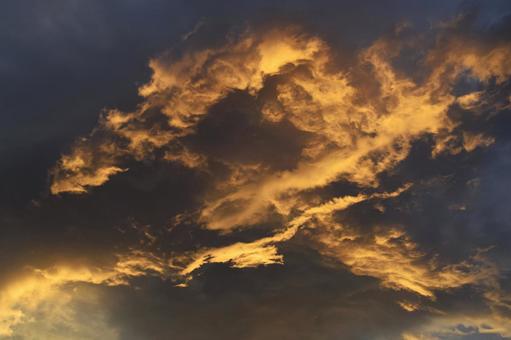 龍神雲が発信する重要な6つのスピリチュアルメッセージ 三日月はづきの光の導き